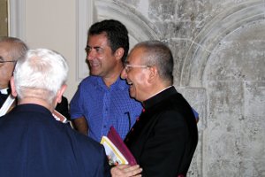 Giuliano Monaco presidente della Comunità Primavera con Mons. Giovanni Delogu Mons. Delogu con Giuliano Monaco