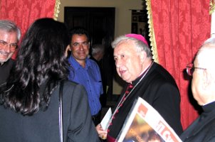 L'Arcivescovo Mons. Ottorino Alberti con i leaders della Comunità Primavera Vescovo con leaders Comunità