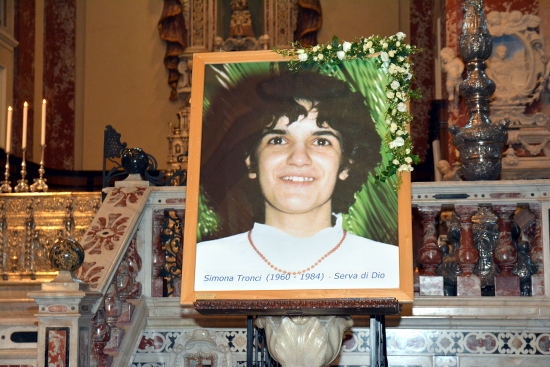 The photograph of Simona in the Cagliari's Cathedral foto Simona